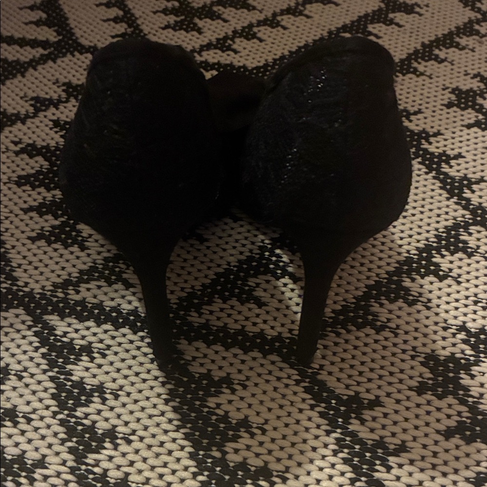 Elegant Black Lace w Bow Heels Lauren Conrad Woman’s 7.5 Pump NWOB - Picture 4 of 7